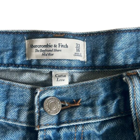 Abercrombie & Fitch Women's Boyfriend Short Midrise Distressed Medium Wash Sz16 - Picture 3 of 7